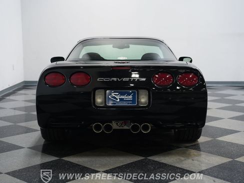 Used 2001 Chevrolet Corvette Coupe w/ Preferred Equipment Group2 RWD image 10