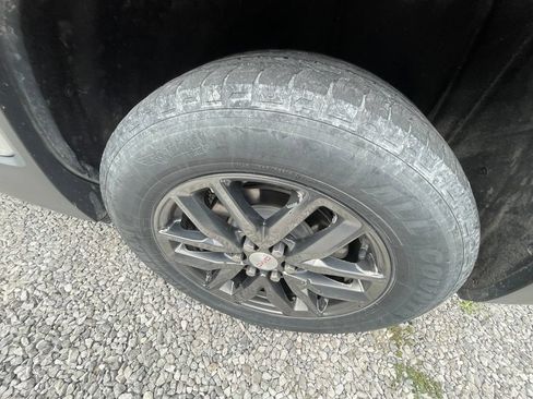 Used 2018 GMC Acadia SLT AWD/4WD image 9