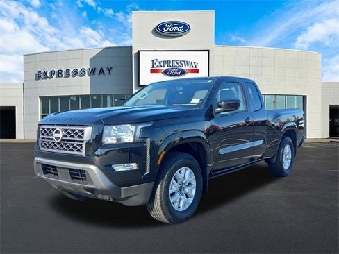 Used 2024 Nissan Frontier SV w/ SV Convenience Package image 2