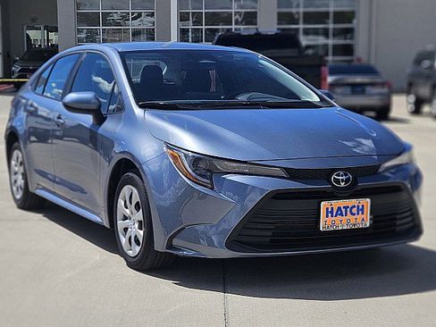 Used 2025 Toyota Corolla LE image 1