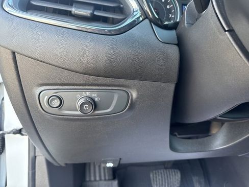 Used 2022 Chevrolet Equinox RS w/ LPO, Floor Liner Package image 19