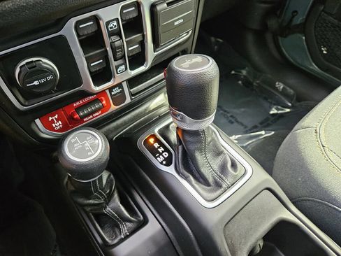 Used 2024 Jeep Wrangler Unlimited AWD/4WD image 27
