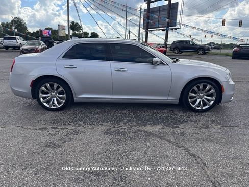 Used 2020 Chrysler 300 Limited RWD image 5