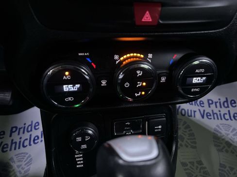 Used 2016 Jeep Renegade Trailhawk w/ Safety & Security Group AWD/4WD image 25