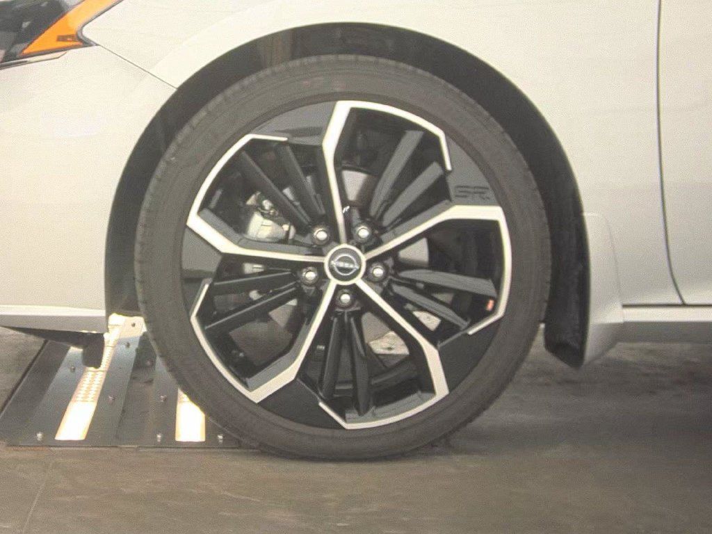 Used 2025 Nissan Altima 2.5 SR w/ SR Premium Package AWD/4WD image 12