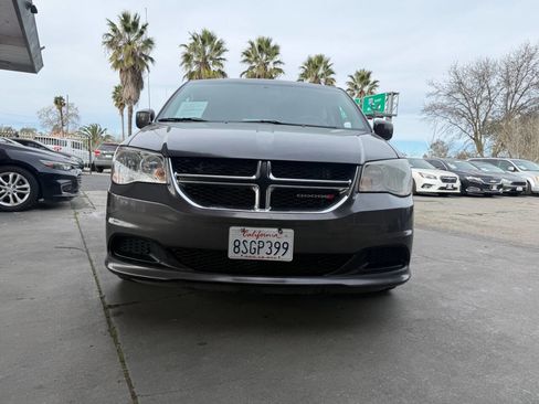 Used 2016 Dodge Grand Caravan SXT image 3