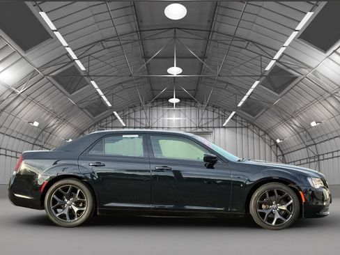Used 2021 Chrysler 300 Touring w/ Sport Appearance Package RWD image 8
