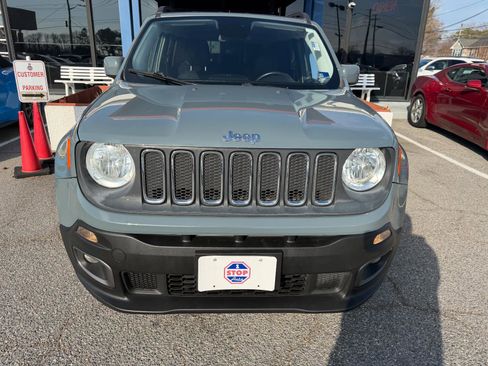 Used 2017 Jeep Renegade Latitude image 2