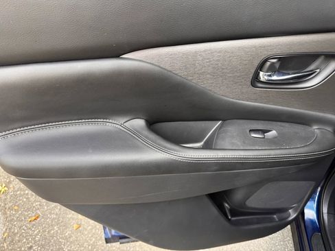 Used 2020 Nissan Murano SV image 19