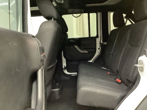 Used 2018 Jeep Wrangler Unlimited Sport S image 14