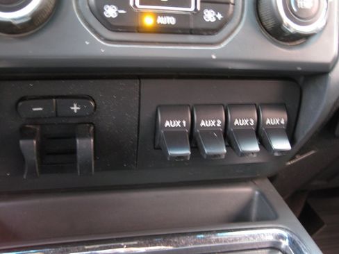 Used 2015 Ford F250 Lariat w/ Chrome Package image 19