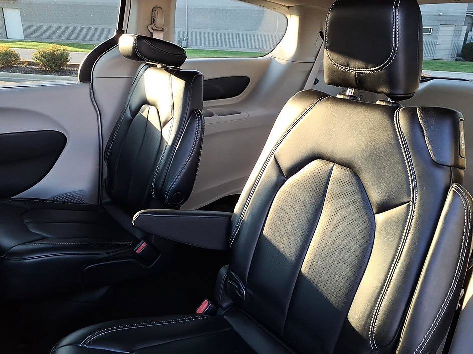 Used 2023 Chrysler Pacifica Touring-L FWD image 20