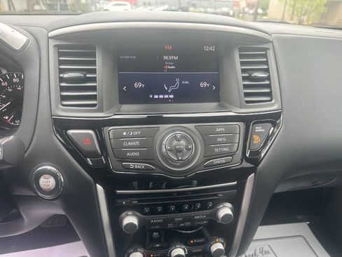 Used 2018 Nissan Pathfinder S AWD/4WD image 17