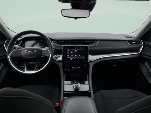 Used 2023 Jeep Grand Cherokee L Laredo image 25