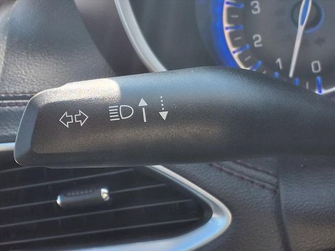 Used 2020 Chrysler Pacifica Limited image 15