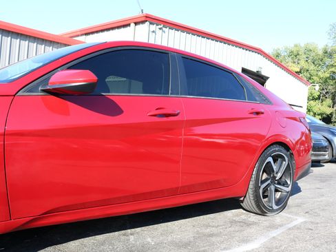 Used 2021 Hyundai Elantra SE image 8