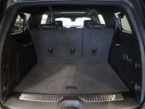 Used 2024 Chevrolet Suburban High Country w/ Advanced Technology Package image 7