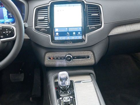 Certified 2024 Volvo XC90 T8 Ultimate w/ Lounge Package AWD/4WD image 31
