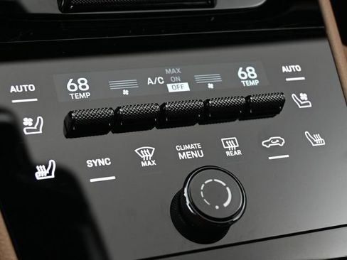 Used 2024 Porsche Cayenne image 15