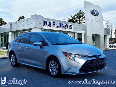 Used 2023 Toyota Corolla LE image 3