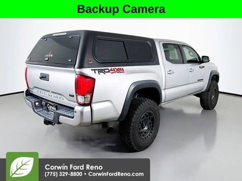 Used 2017 Toyota Tacoma TRD Off-Road image 7