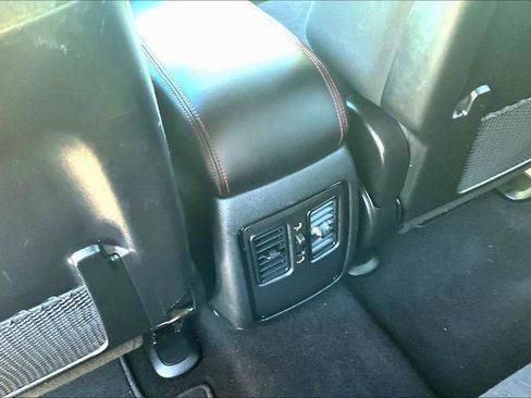 Used 2025 Dodge Durango GT AWD/4WD image 10