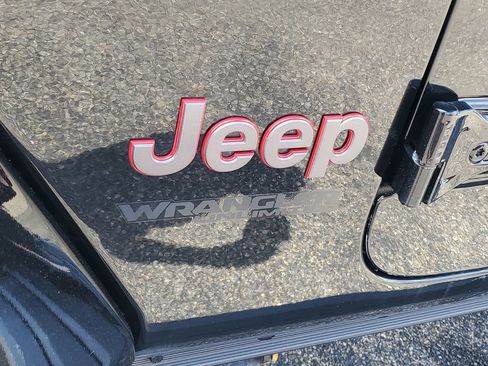 Used 2021 Jeep Wrangler Unlimited Rubicon w/ Uconnect 4C Nav & Sound Group AWD/4WD image 29