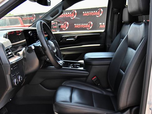 Used 2025 Chevrolet Tahoe LT AWD/4WD image 16