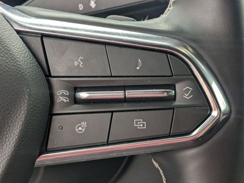 Used 2025 Chevrolet Traverse LT FWD image 18