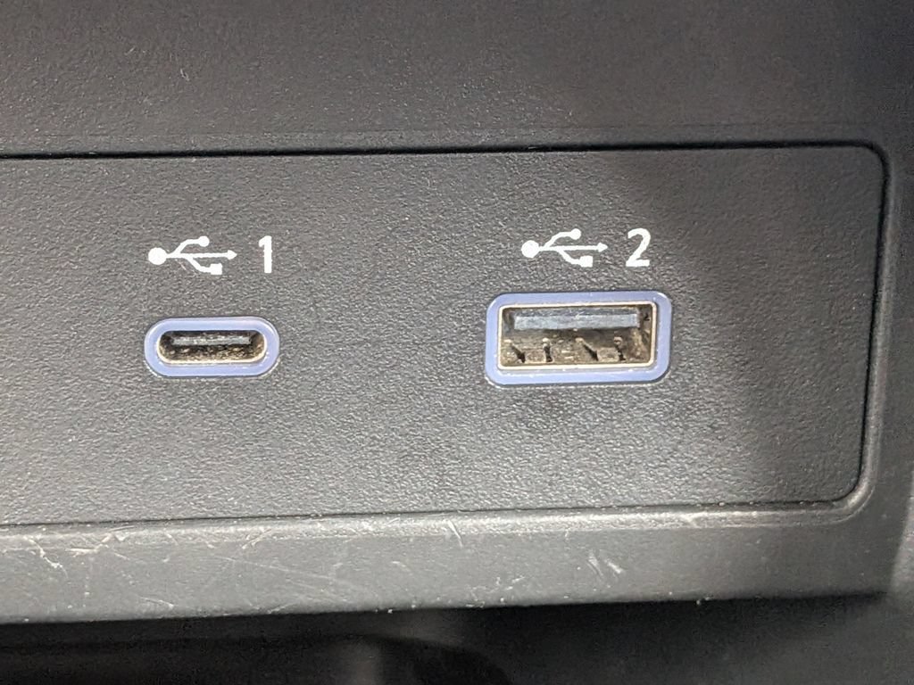 Used 2025 Nissan Versa SR FWD image 23