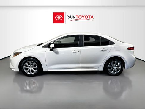 Used 2020 Toyota Corolla LE FWD image 7