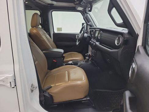Used 2020 Jeep Wrangler Unlimited Sahara image 23