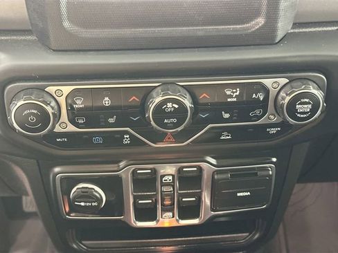 Used 2023 Jeep Wrangler Unlimited w/ Cold Weather Group image 13