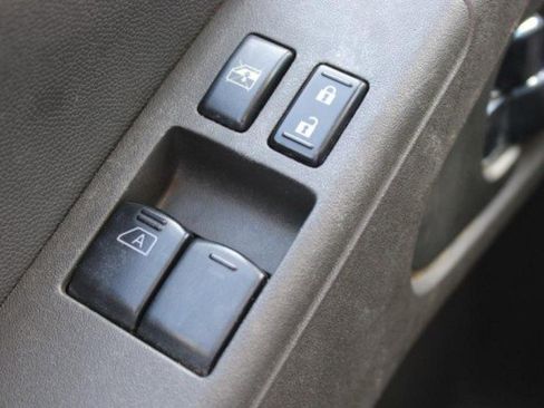 Used 2018 Nissan Frontier SV image 9