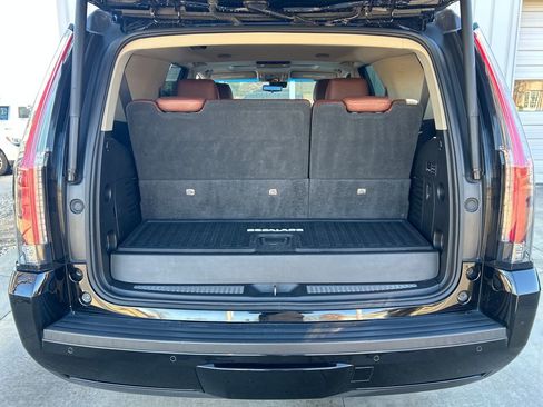Used 2019 Cadillac Escalade Luxury image 30
