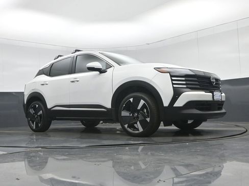 Used 2025 Nissan Kicks SR FWD image 48