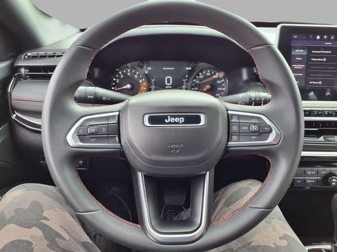 Used 2025 Jeep Compass Trailhawk AWD/4WD image 15