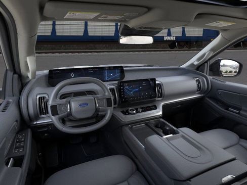 New 2025 Ford Expedition Active image 33