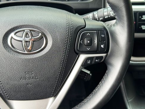 Used 2017 Toyota Highlander Limited FWD image 22