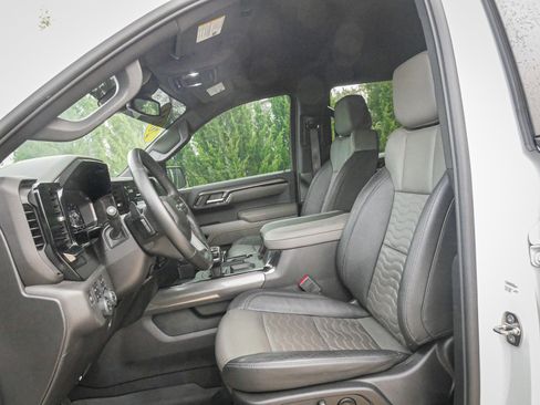 Used 2024 Chevrolet Silverado 1500 ZR2 image 16