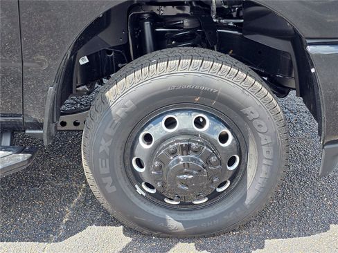New 2026 RAM 3500 Big Horn AWD/4WD image 38