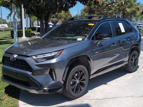 Used 2025 Toyota RAV4 XSE AWD/4WD image 5