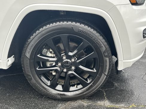 Used 2018 Jeep Grand Cherokee Altitude image 14