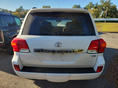 Used 2013 Toyota Land Cruiser image 16