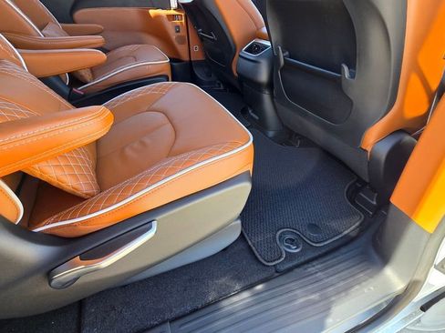 New 2026 Chrysler Pacifica Pinnacle image 14