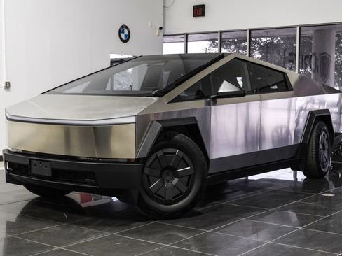 Used 2025 Tesla Cybertruck AWD Crew Cab image 8