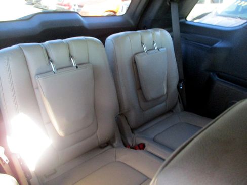 Used 2012 Ford Explorer XLT image 9
