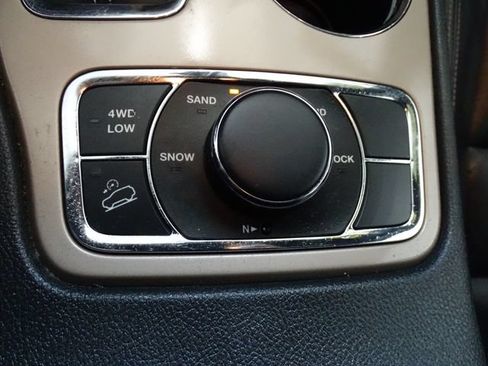 Used 2017 Jeep Grand Cherokee Limited AWD/4WD image 12