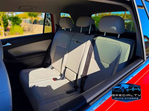 Used 2018 Volkswagen Tiguan SE AWD/4WD image 15