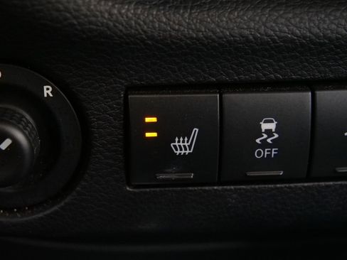 Used 2015 Jeep Wrangler Unlimited Sahara w/ Connectivity Group AWD/4WD image 18